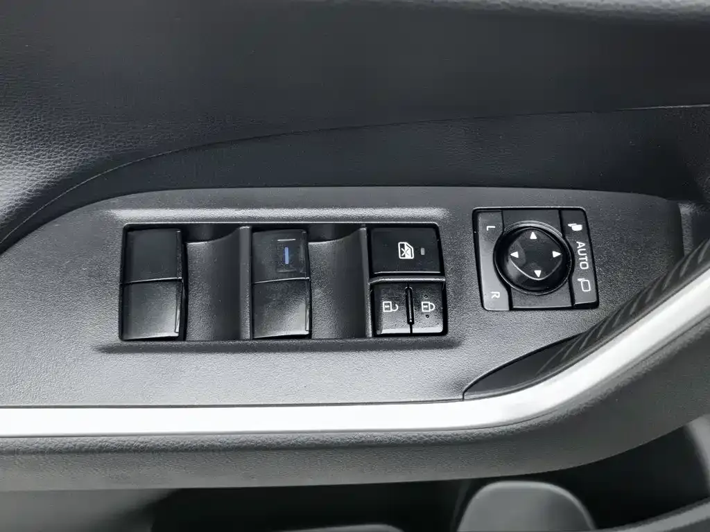 Toyota RAV4 — фото 9