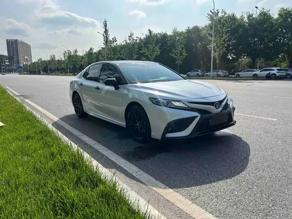 Toyota Camry — фото 10