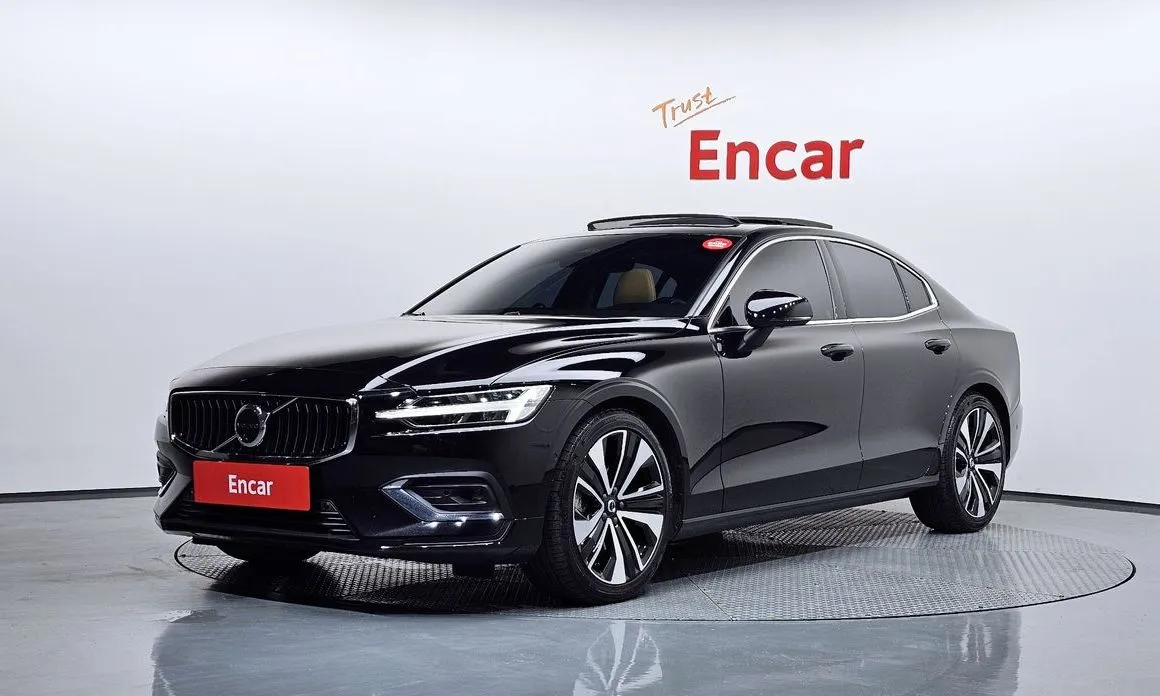 Volvo S60 — фото 1