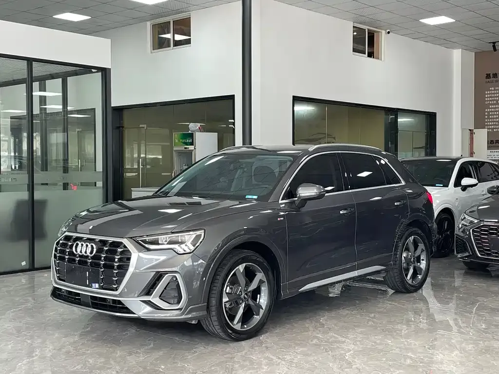 Audi Q3 — фото 1
