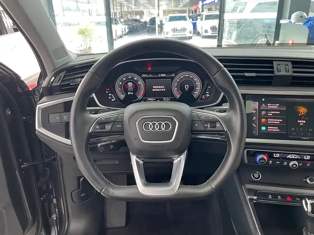 Audi Q3 — фото 6