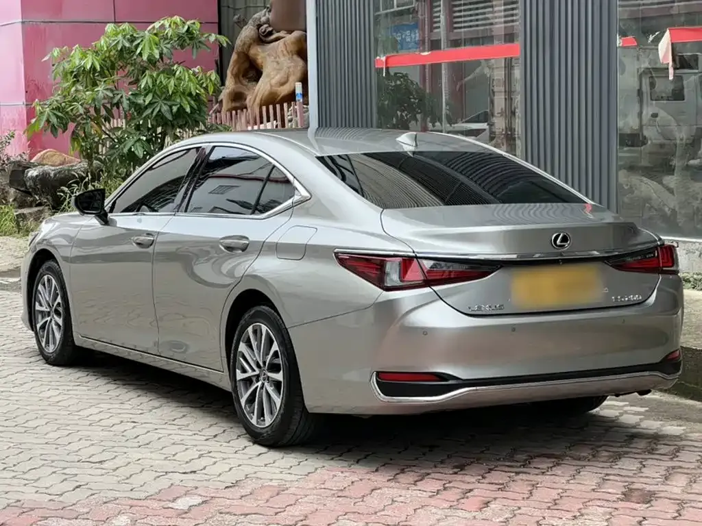 Lexus ES — фото 10