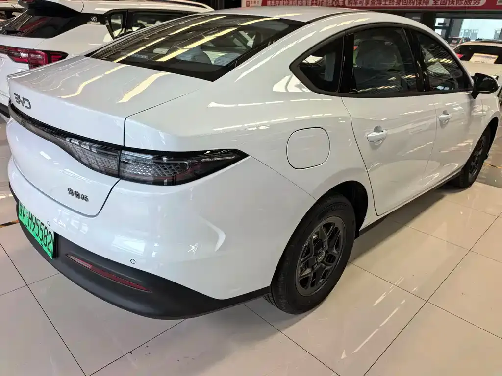 BYD Seal 05 DM-i — фото 9