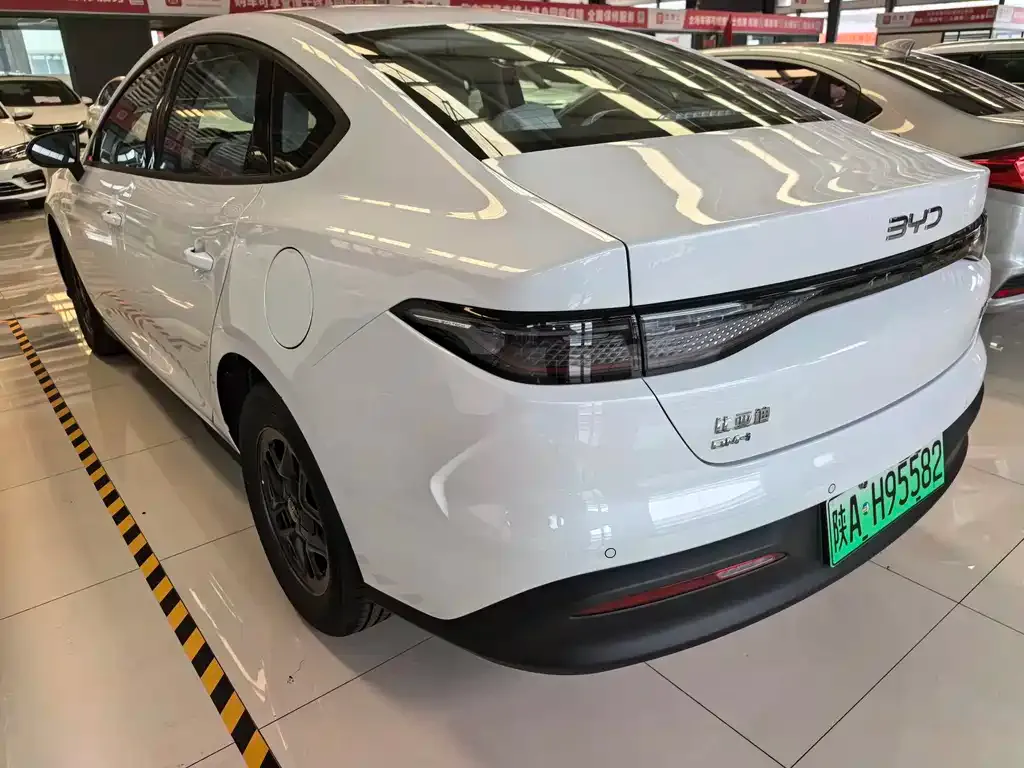 BYD Seal 05 DM-i — фото 8