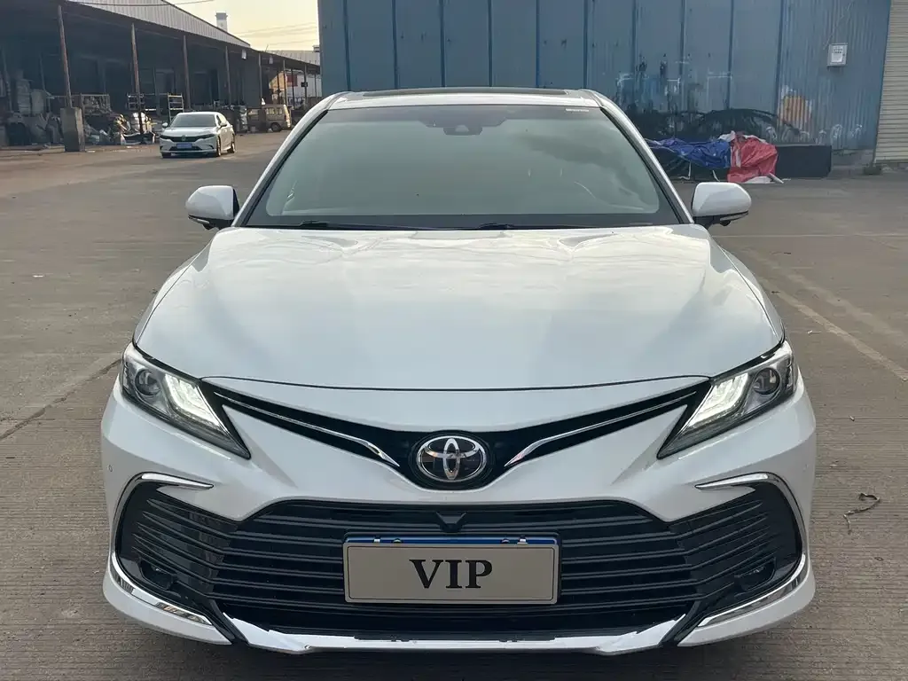 Toyota Camry — фото 5