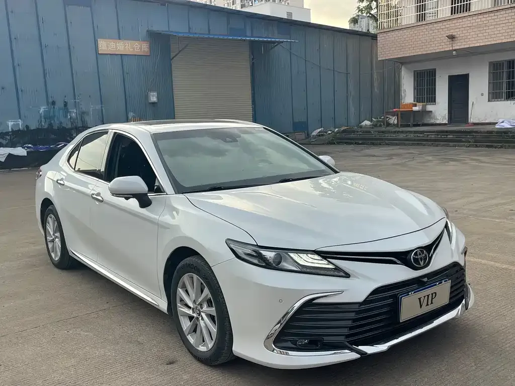 Toyota Camry — фото 9
