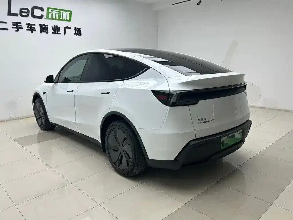 Tesla Model Y — фото 4