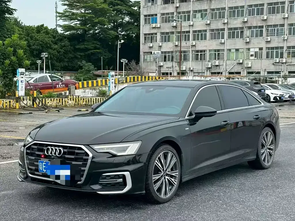 Audi A6L — фото 1