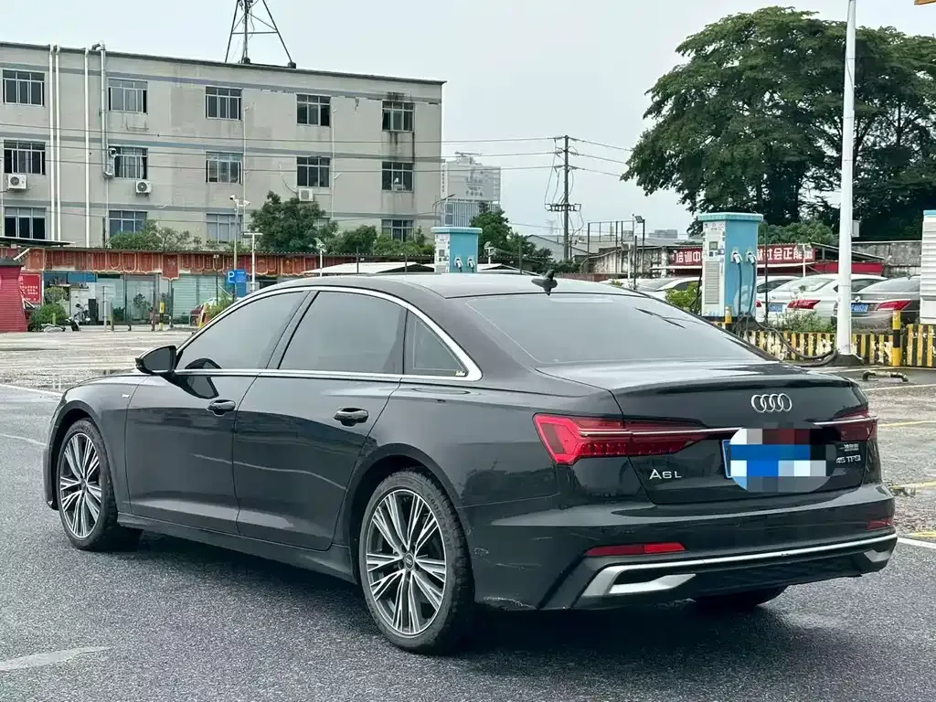 Audi A6L — фото 9