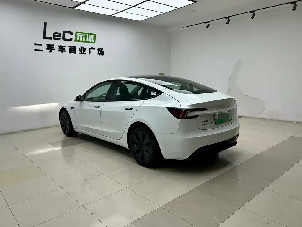 Tesla Model 3 — фото 3