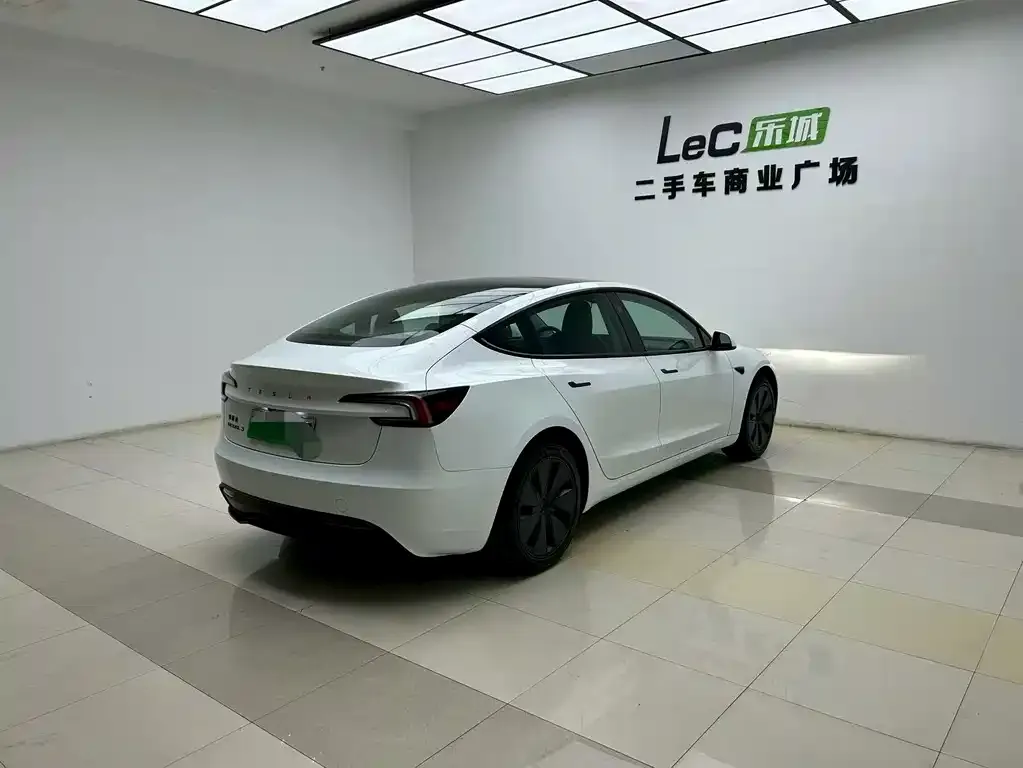 Tesla Model 3 — фото 5