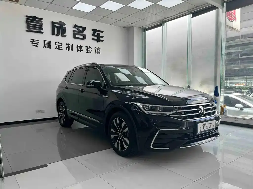 Volkswagen Tiguan L — фото 4
