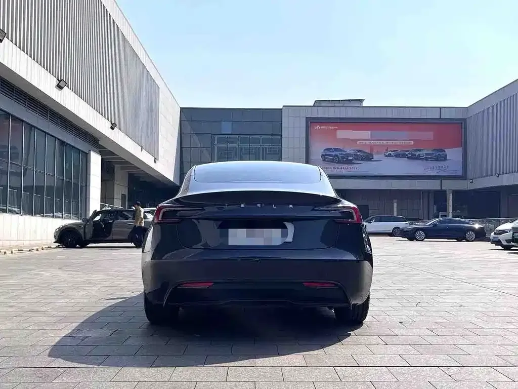 Tesla Model 3 — фото 5