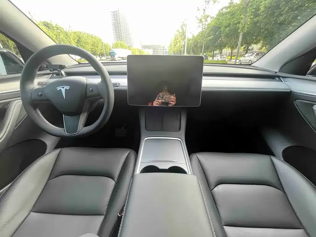 Tesla Model Y — фото 3