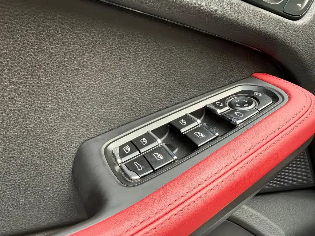 Porsche Macan — фото 9