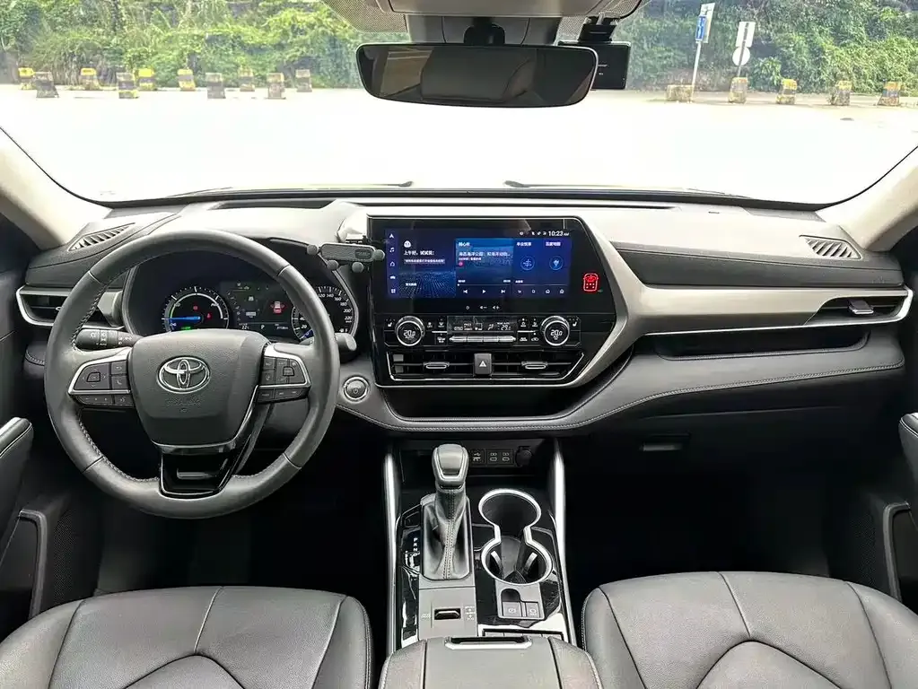 Toyota Highlander — фото 10