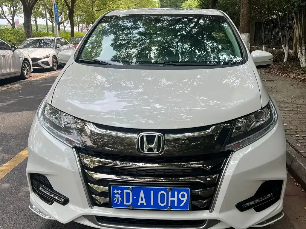 Honda Odyssey — фото 1