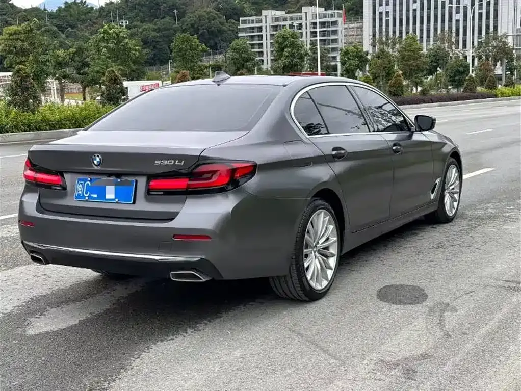 BMW 5 Series — фото 9