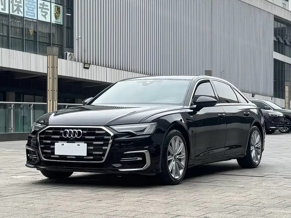 Audi A6L — фото 1