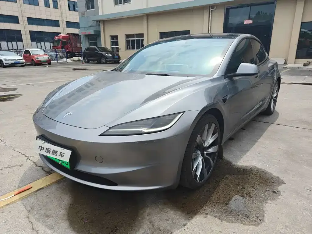 Tesla Model 3 — фото 1