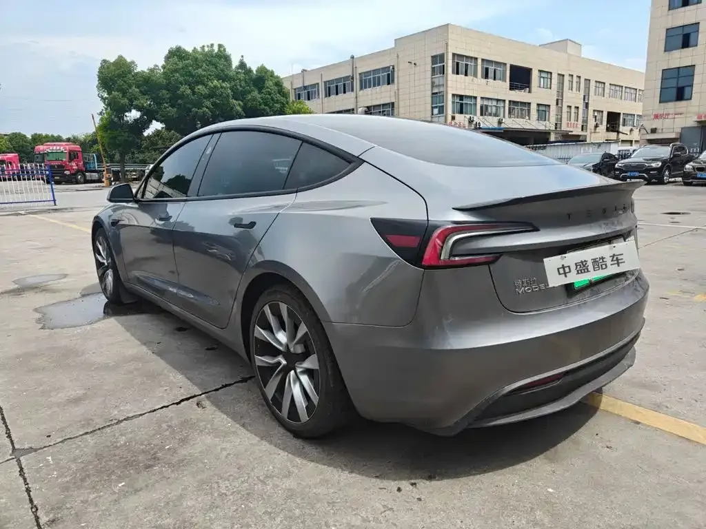 Tesla Model 3 — фото 5