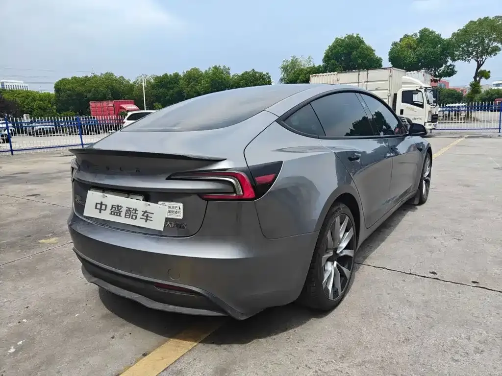Tesla Model 3 — фото 4
