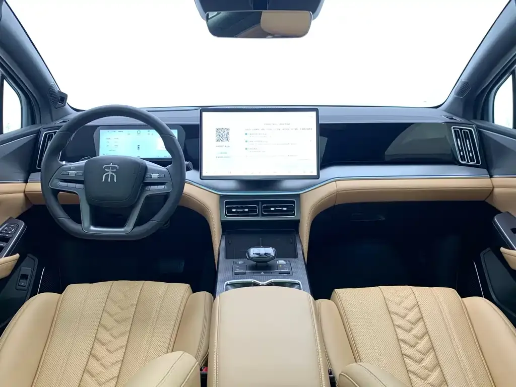 BYD L DM-i — фото 9