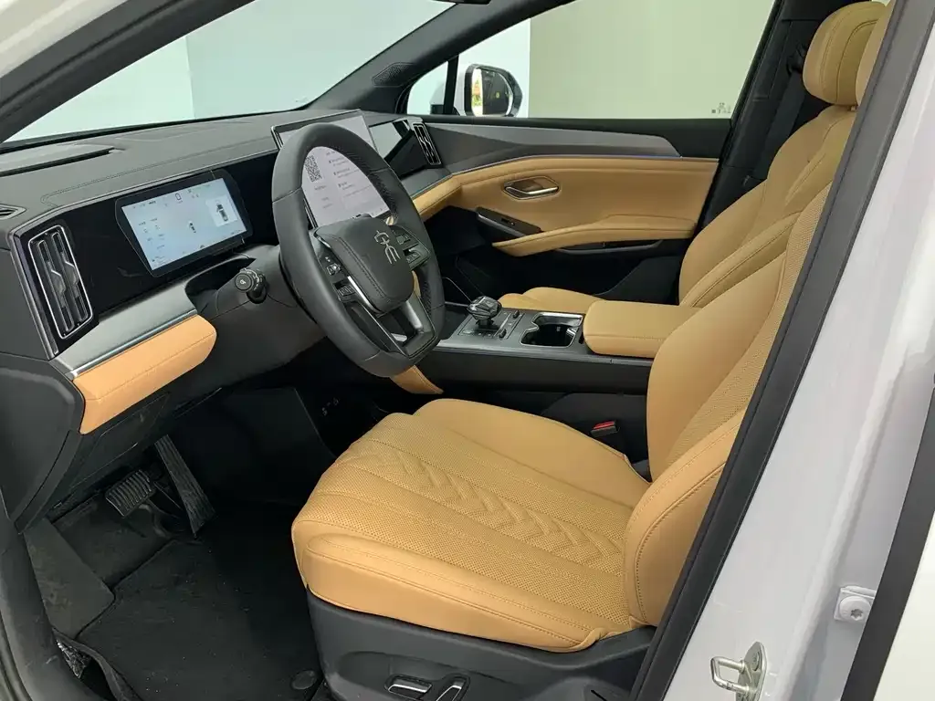 BYD L DM-i — фото 8