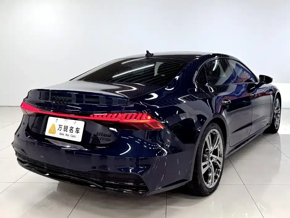 Audi A7L — фото 5