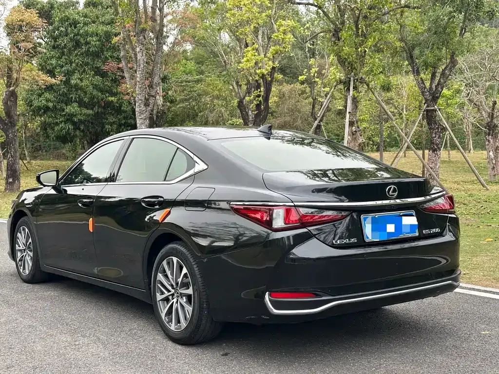 Lexus ES — фото 7