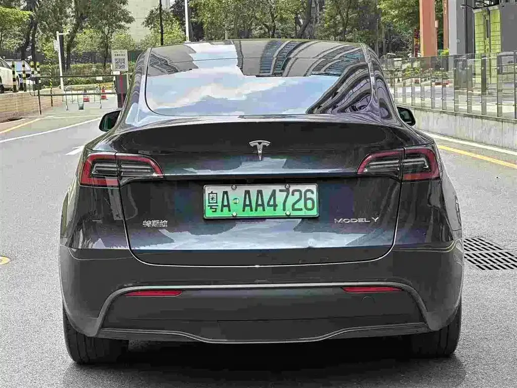 Tesla Model Y — фото 4