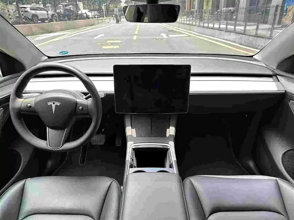 Tesla Model Y — фото 6