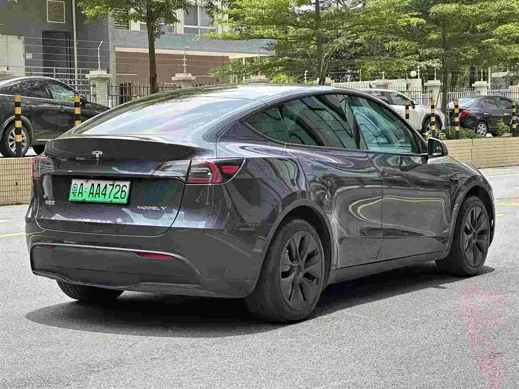 Tesla Model Y — фото 8