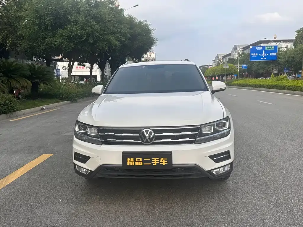 Volkswagen Tiguan L — фото 9