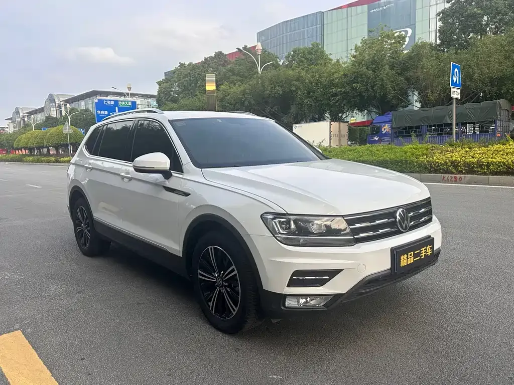Volkswagen Tiguan L — фото 8