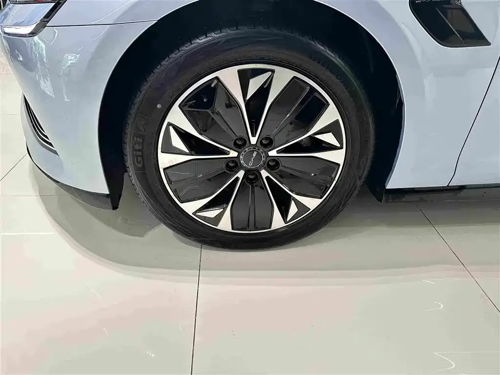 BYD Seal — фото 9