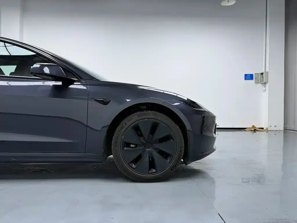 Tesla Model 3 — фото 5