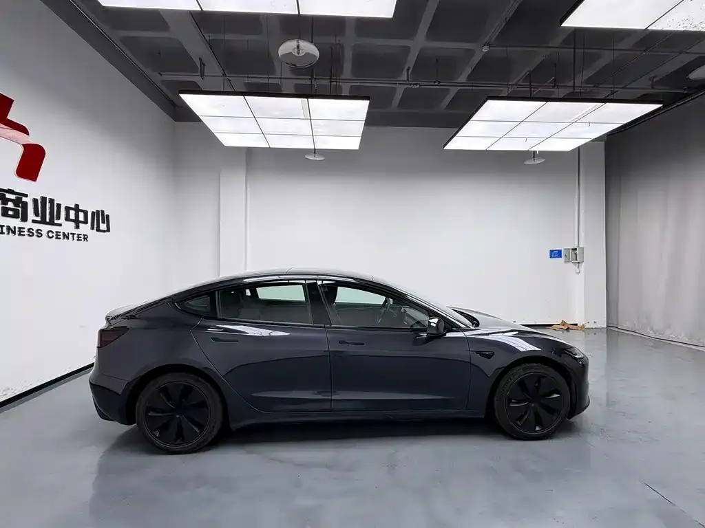 Tesla Model 3 — фото 4