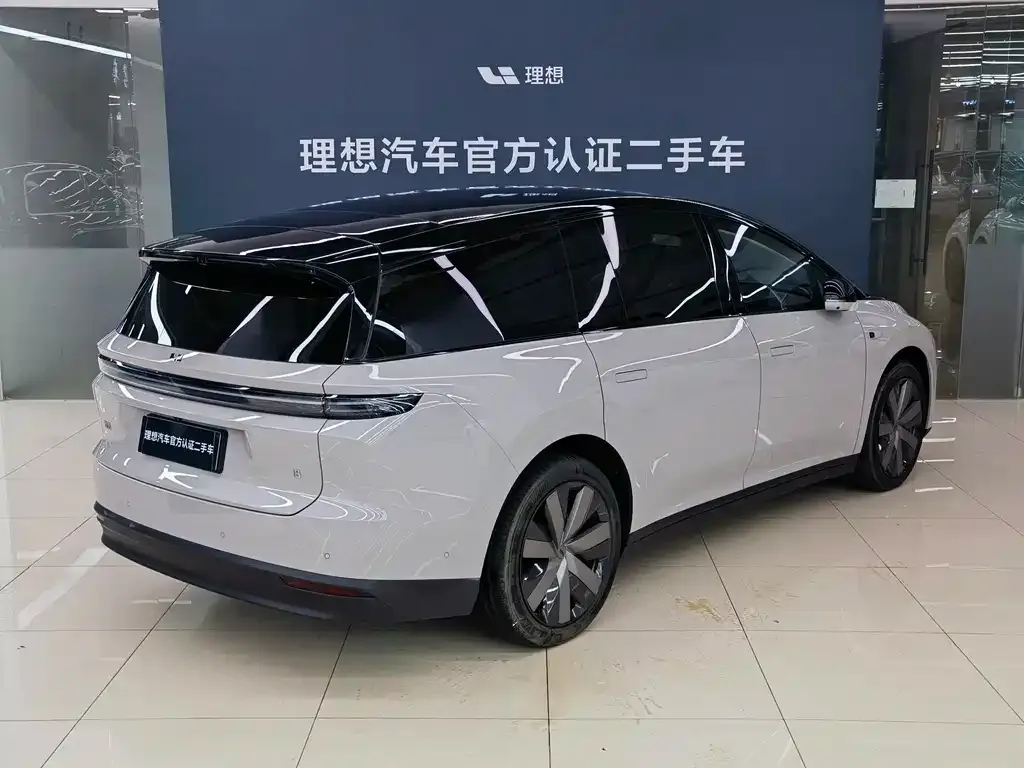 Li Auto i8 — фото 4
