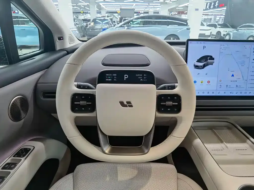 Li Auto i8 — фото 5