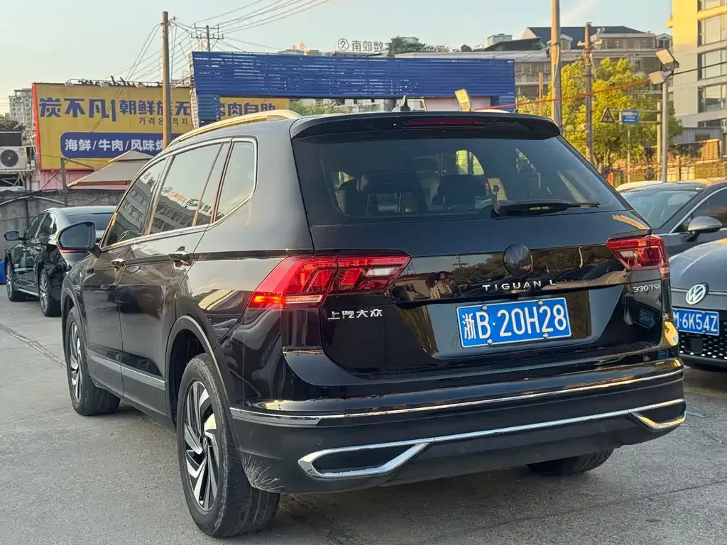 Volkswagen Tiguan L — фото 9