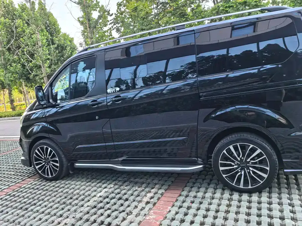 Ford Tourneo 2023 из CN, фото 3