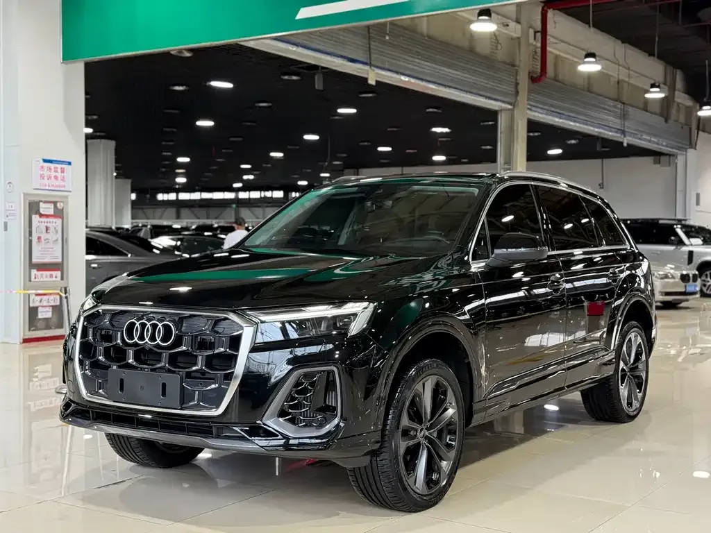 Audi Q7 — фото 1