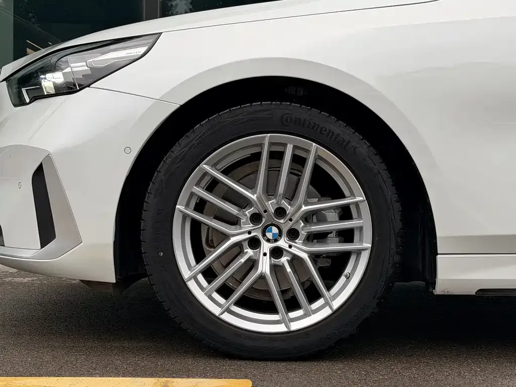 BMW 5 Series — фото 5