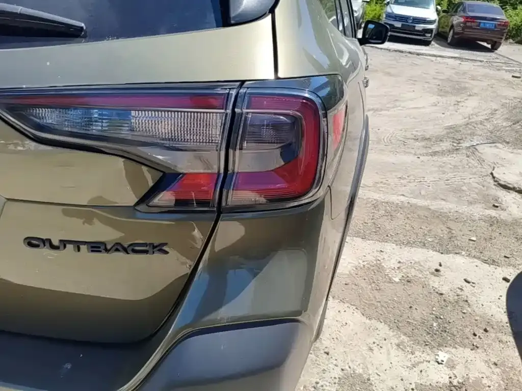 Subaru Outback — фото 7