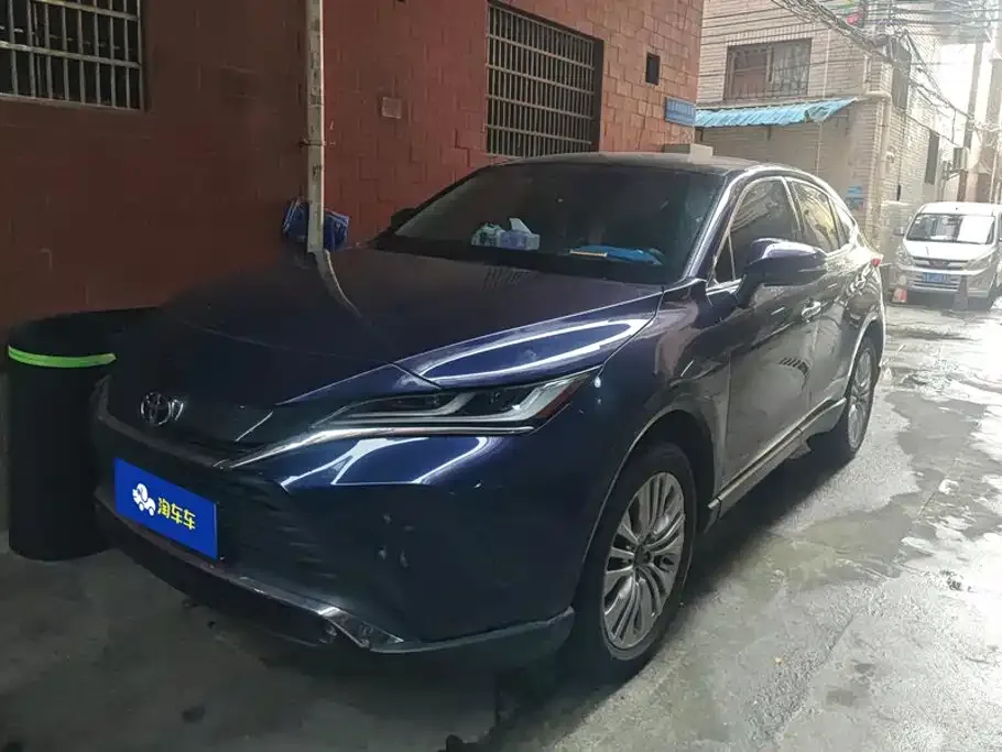 Toyota Harrier — фото 1