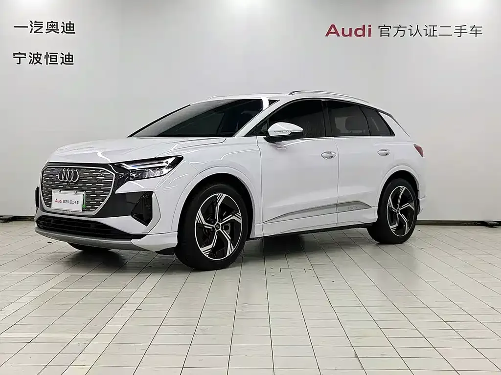 Audi Q4 e-tron — фото 1
