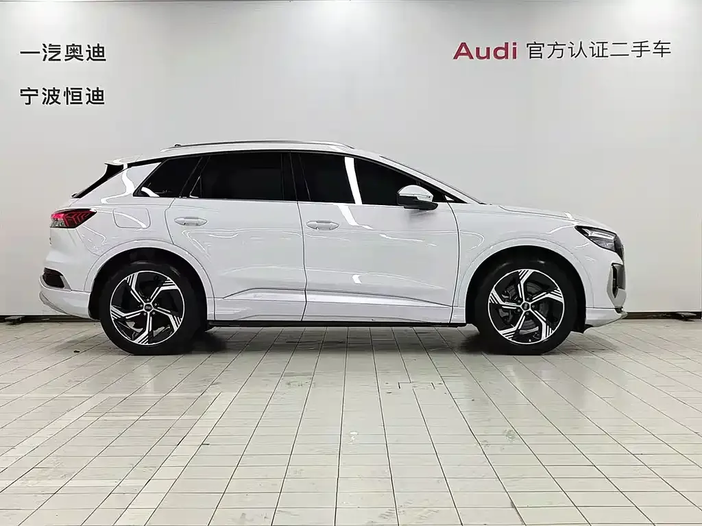 Audi Q4 e-tron — фото 4