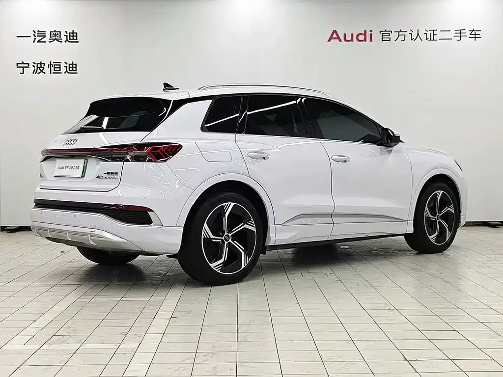 Audi Q4 e-tron — фото 8
