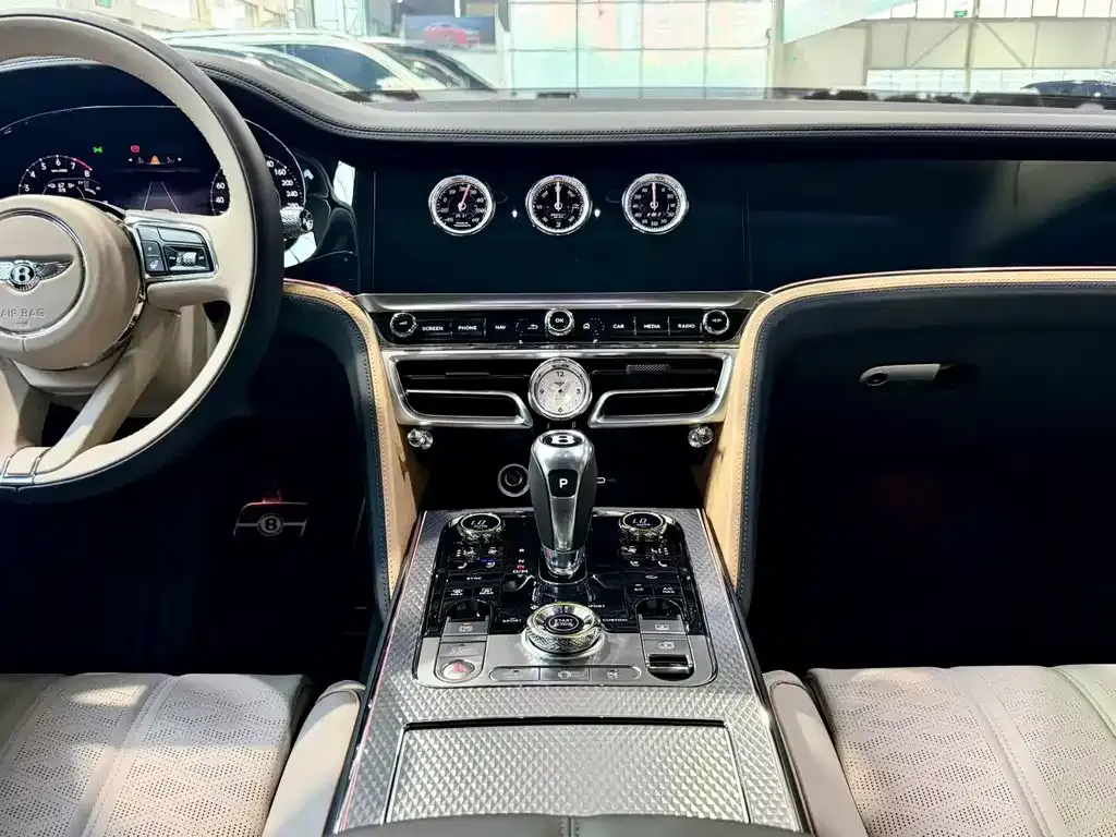 Bentley Flying Spur PHEV — фото 6